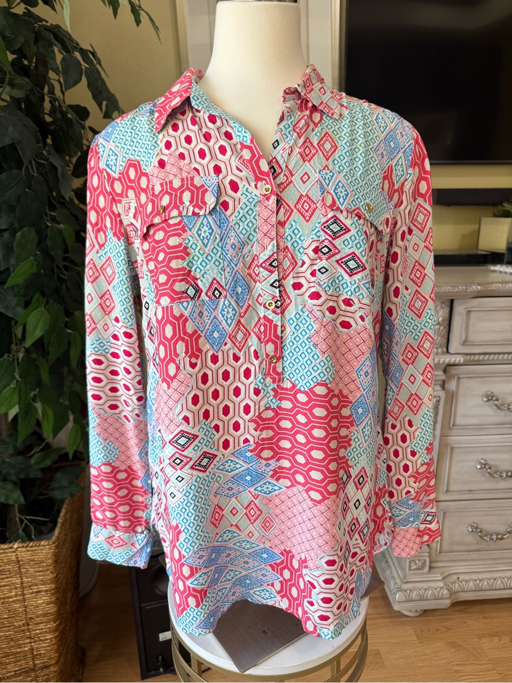 Talbots Women’s Small Geometric Print Popover Tunic Blouse 100% Rayon Pink Blue